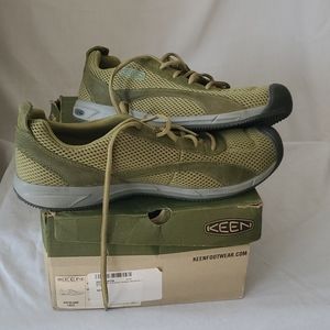 Brand new Keen Auckland Lace Sneaker MAY FIT A 10
